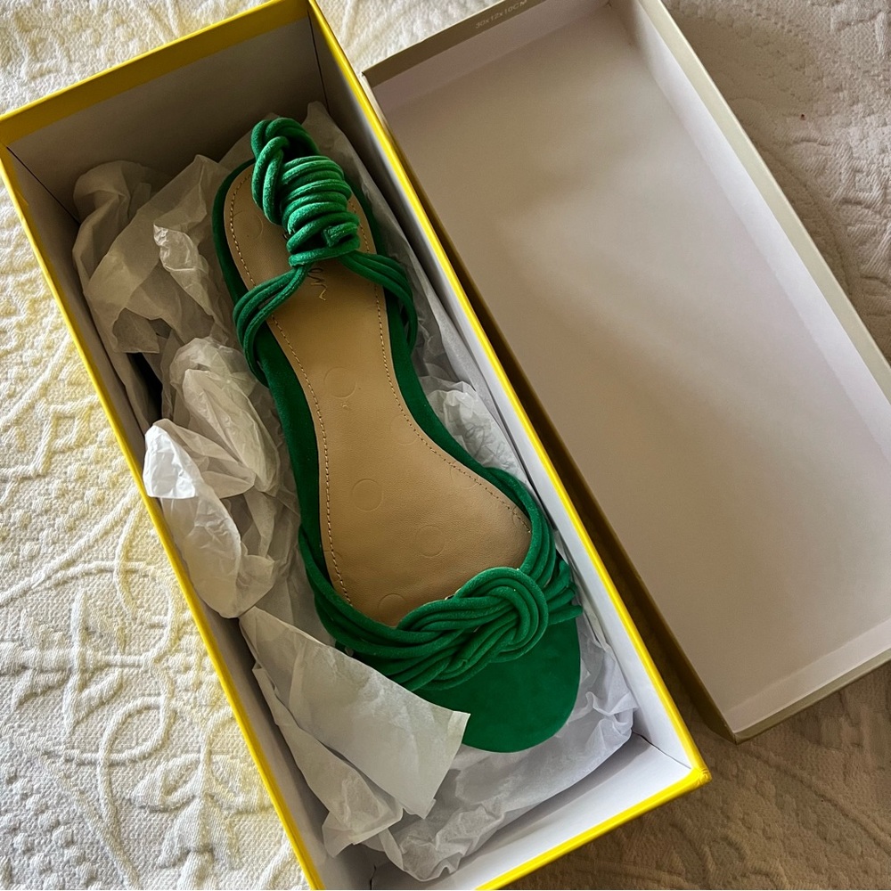 BODEN Knot Detail Suede Flat Sandals
Highland Green SIZE 38 NEW - Picture 7 of 8